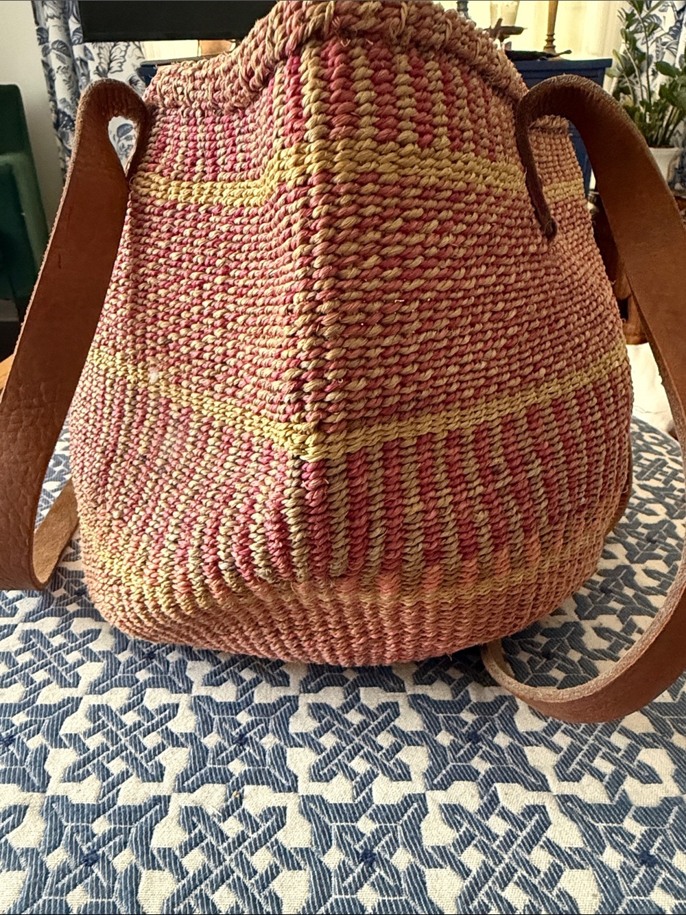 Vintage Handwoven Sisal Market Tote Pink Natural Leather Handles Boho Basket Bag - Picture 4 of 11